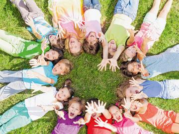 Закрепляя в трудовом договоре возможность перечислять зарплату работника иным лицам, не забудьте очертить круг таких платежей