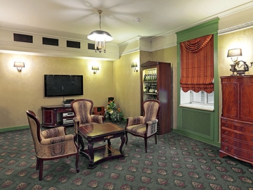 Внести долю в уставный капитал можно имуществом, хоть мебелью. И не страшно, если у вас не сохранились документы, подтверждающие расходы на ее покупку