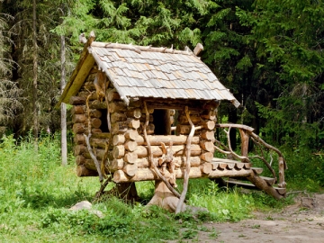 Реши Баба-яга продать избушку, ей бы точно пришлось узаконить переделку — вряд ли курьи ножки вместо фундамента были задумкой проектировщиков