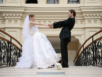 Если ваша сотрудница недавно вышла замуж, не забудьте уточнить, какая у нее теперь фамилия