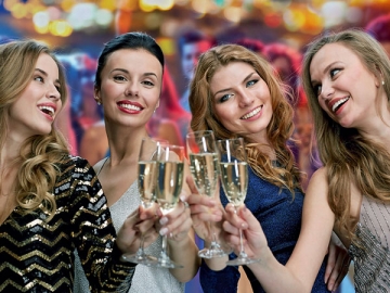 Решили профессионально заняться организацией вечеринок и праздничных мероприятий? Тогда впору регистрировать ИП или сразу event-агентство