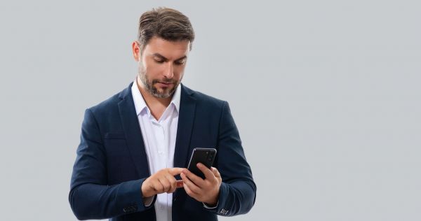 Новости: Граждан должны будут предупреждать, если им звонит робот